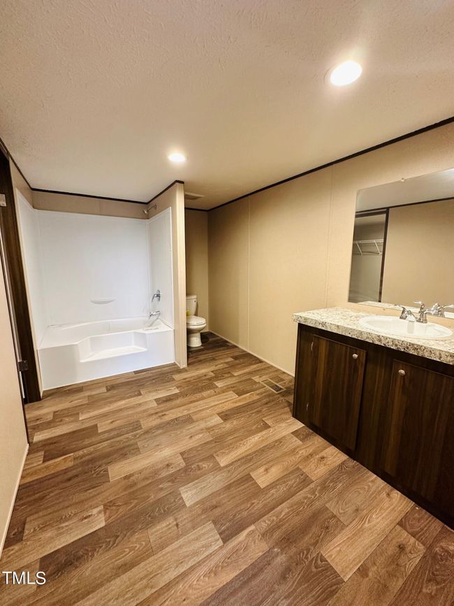 Master Bathroom | Image 14