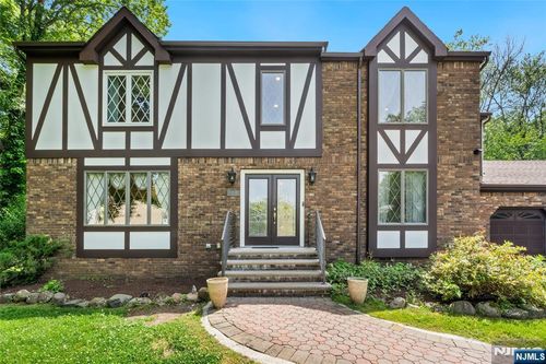 2 Woodside Ave, West Caldwell, NJ, 07006-6804 | Card Image