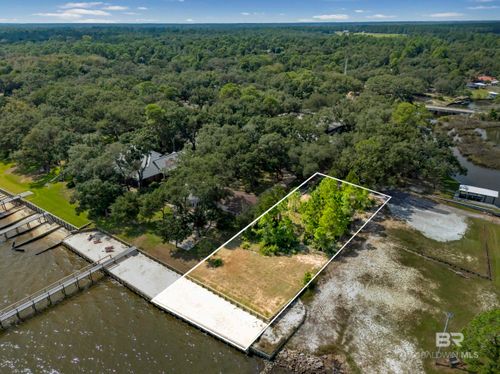 9284 Bay View Dr, Lillian, AL, 36549-5524 | Card Image