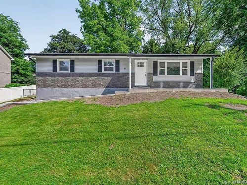 90 Myrtle Ave, New Windsor, NY, 12553-6529 | Card Image