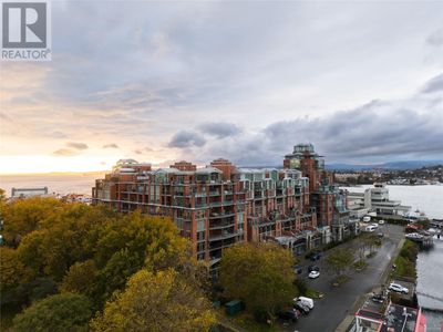 819 - 21 Dallas Rd, Condo with 2 bedrooms, 3 bathrooms and 1 parking in Victoria BC | Image 2