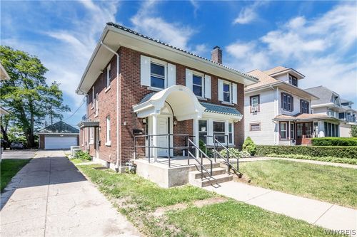 117 W Humboldt Pkwy, Buffalo, NY, 14214-2606 | Card Image