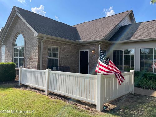 8925 Oak Branch Ln, Olive Branch, MS, 38654-6781 | Card Image