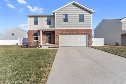 8784 Park Ridge Cir, Newport, MI, 48166-9289 | Card Image