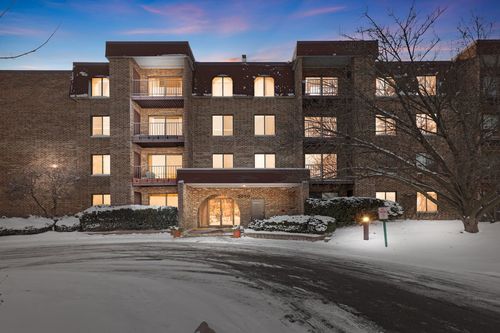 300c-2050 Valencia Dr, Northbrook, IL, 60062-7072 | Card Image