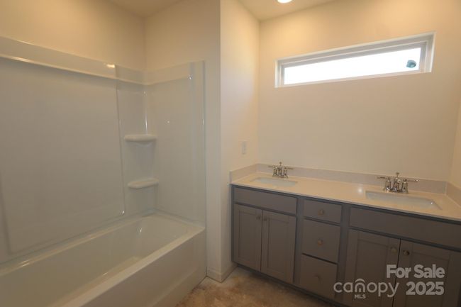 Dual vanity + garden tub | Image 11