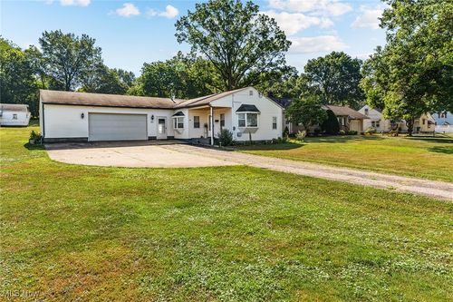 43 S Van Buren Ave, Barberton, OH, 44203-3519 | Card Image