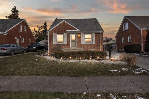 264 George St, Trenton, MI, 48183-2127 | Card Image