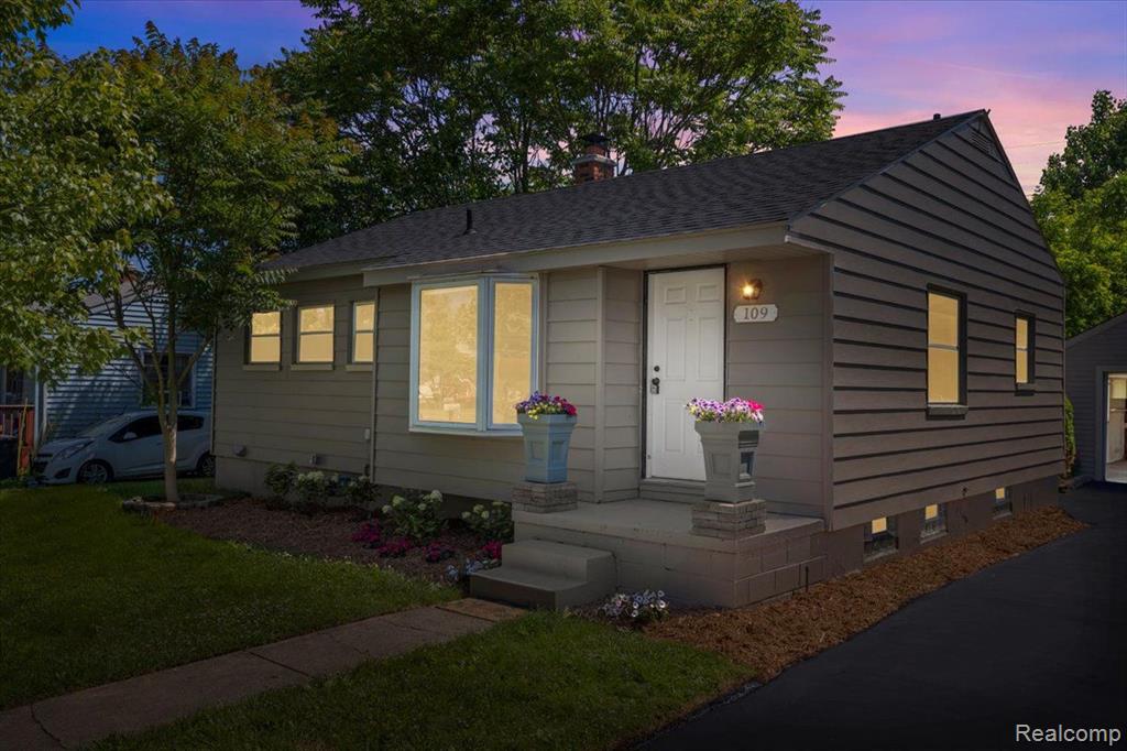 Coleman Dr, Waterford, MI 48328 #1