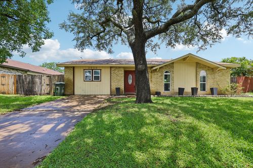 2033 Rose Hill Rd, Carrollton, TX, 75007-3147 | Card Image