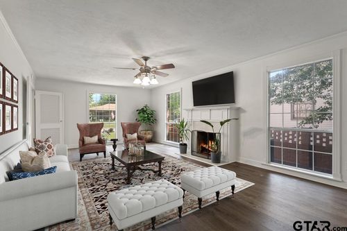 519 W Buchanan St, Mineola, TX, 75773-1662 | Card Image