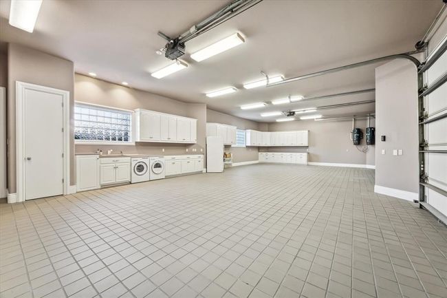 4 CAR GARAGE + EXTRA W/D | Image 44