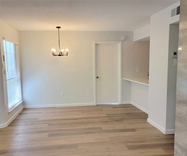 Nice Dining Area! | Image 7