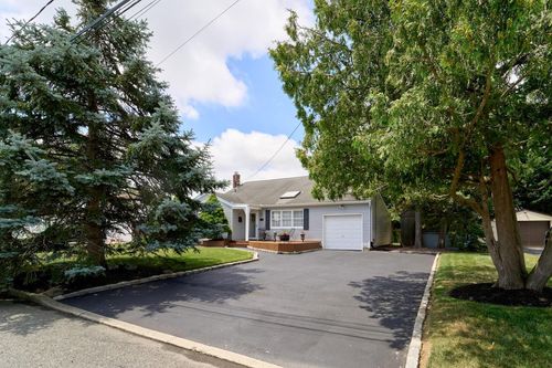 74 W 17th St, Deer Park, NY, 11729-3904 | Card Image