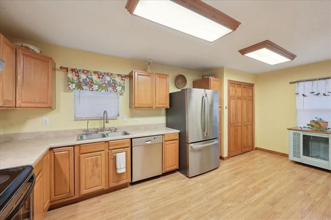 13872 Shellhammer Rd, House other with 4 bedrooms, 2 bathrooms and 3 parking in Winnie TX | Image 13
