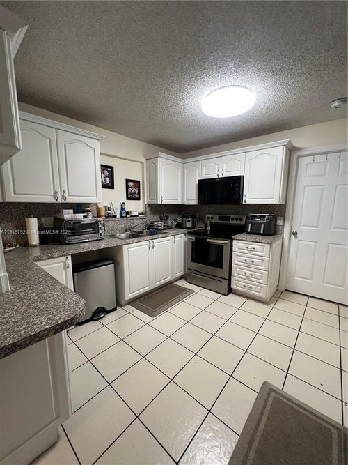 5070-5070 Ponderosa Ln, Haverhill, FL, 33415-1245 | Card Image