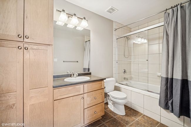APT-211 - 242 Leonard Wood S, Condo with 2 bedrooms, 1 bathrooms and 1 parking in Highland Park IL | Image 17