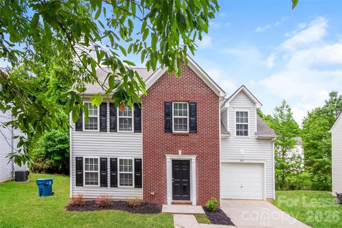 911 Grass Hollow Ct, Charlotte, NC, 28216-2967 | Card Image