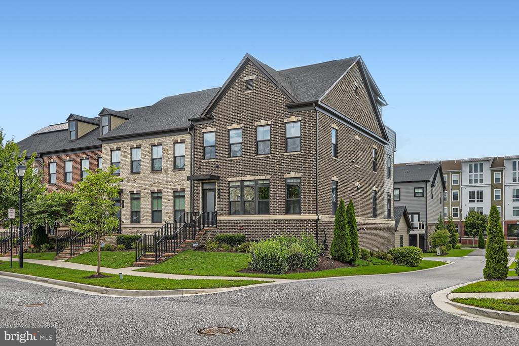 Redbridge St, Middle River, MD 21220