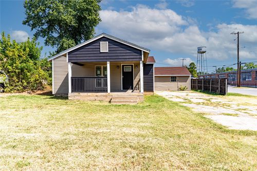 525 E Washington Ave, Bristow, OK, 74010-3561 | Card Image