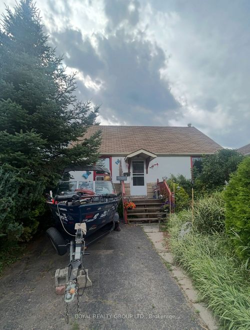 629 Harold St N, Thunder Bay, ON, P7C4E4 | Card Image