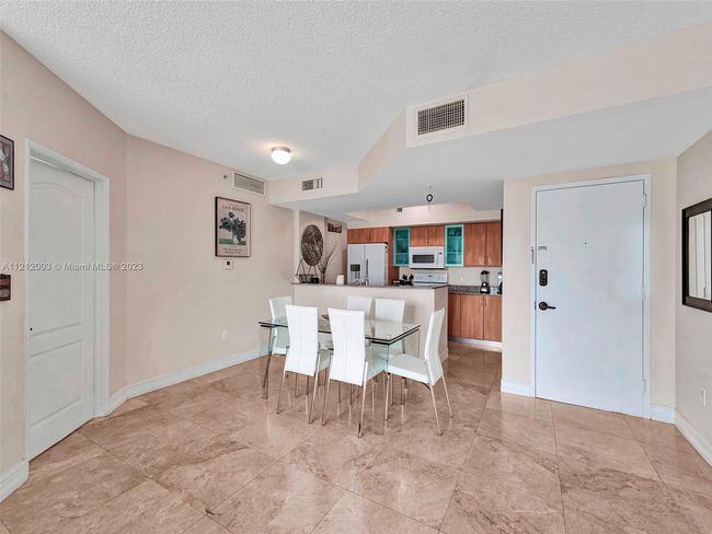 APT-806 - 17555 Atlantic Blvd, Condo with 2 bedrooms, 2 bathrooms and null parking in Sunny Isles Beach FL | Image 11