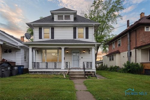 322 Valleywood Dr, Toledo, OH, 43605-1728 | Card Image