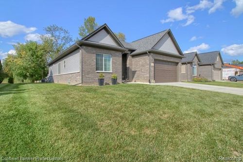 31614 Beaver Cir, New Boston, MI, 48164-8807 | Card Image