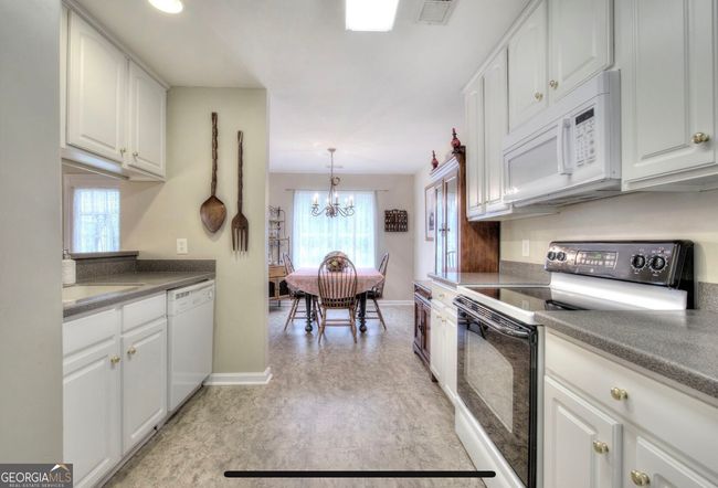 201 Brookstone Dr Sw, House other with 3 bedrooms, 2 bathrooms and 2 parking in Calhoun GA | Image 14