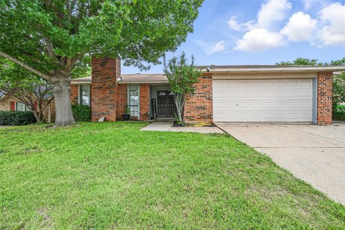7015 Forestview Dr, Arlington, TX, 76016-5030 | Card Image