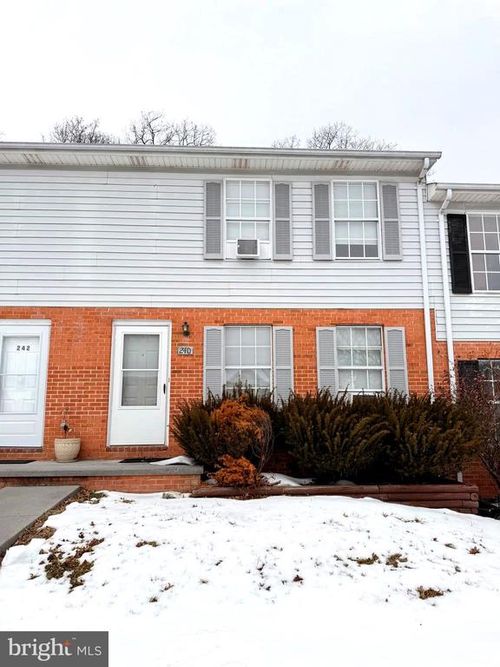 240 Nottoway Dr, STEPHENS CITY, VA, 22655-2772 | Card Image