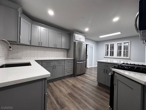 3 Fulper Pl, Clinton, NJ, 08809-2631 | Card Image