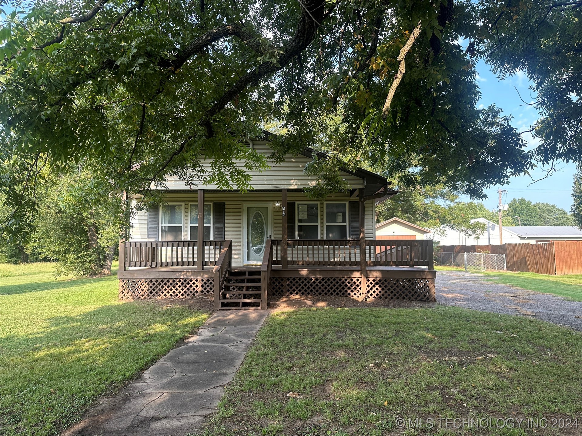 Alabama St, Wetumka, OK 74883
