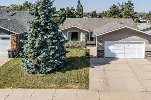 {{alt}} | Card Image