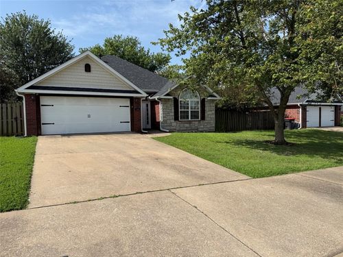 195 Carrington Ave, Springdale, AR, 72764-6670 | Card Image
