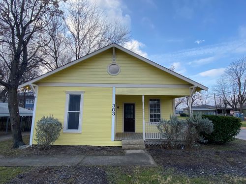 303 Taylor St, Hutto, TX, 78634-4221 | Card Image