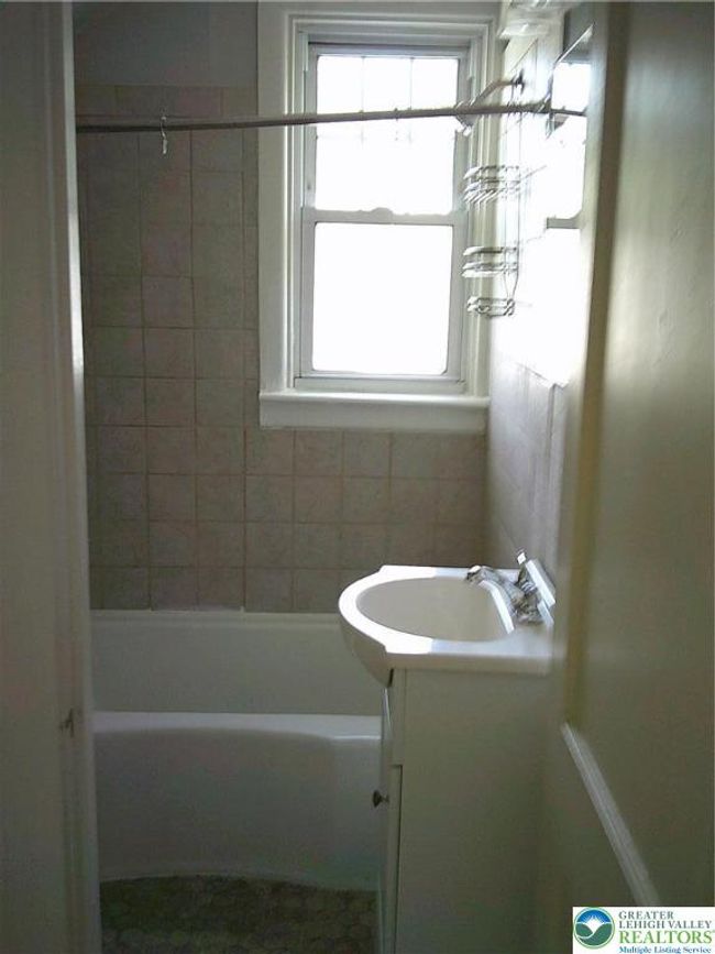 2nd flr full bathroom | Image 17