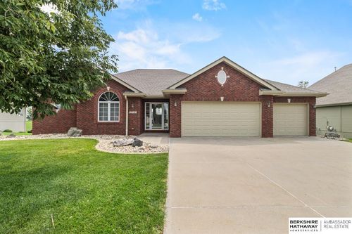 17105 Oakmont Dr, Omaha, NE, 68136-4061 | Card Image