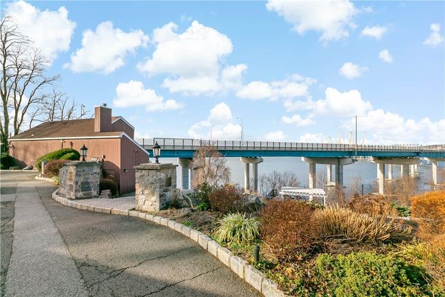 Clubhouse overlooking the Hudson River. | Image 25