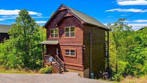 2243 Wingspan Dr, Sevierville, TN, 37876-8011 | Card Image