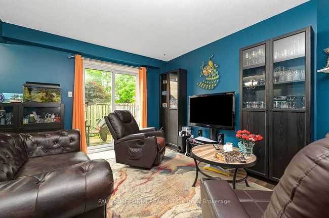 2092 Orient Park Dr, Condo with 3 bedrooms, 2 bathrooms and 1 parking in Gloucester ON | Image 5