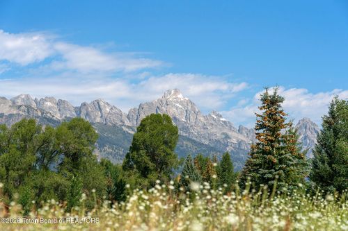 750 E Nez Perce Rd, Jackson, WY, 83001-9382 | Card Image