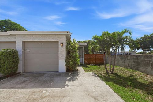 935 Nw 2nd Ave, Fort Lauderdale, FL, 33311-7414 | Card Image