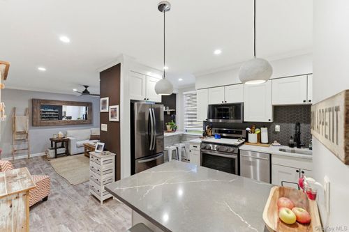 1n-2 Bryant Cres, White Plains, NY, 10605-2616 | Card Image