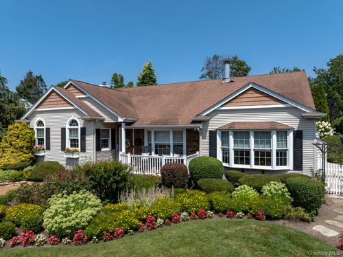7 Sylvia Dr, West Islip, NY, 11795-2713 | Card Image
