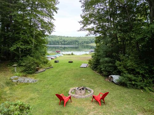 18 Holiday Shore Dr, Dunbarton, NH, 03046-4512 | Card Image