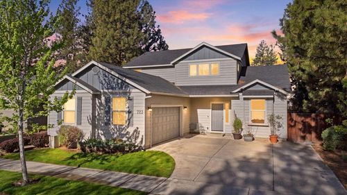 723 N Freemont St, Sisters, OR, 97759-3126 | Card Image