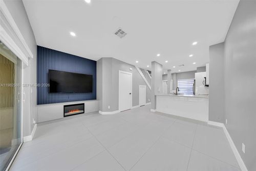 358 Sw 122nd Ave, Pembroke Pines, FL, 33025-5905 | Card Image