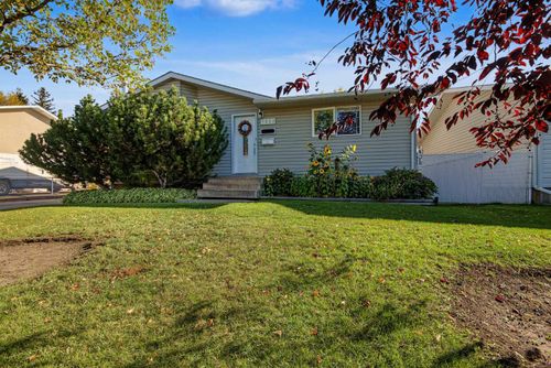 7633 97a St, Grande Prairie, AB, T8V3Z8 | Card Image