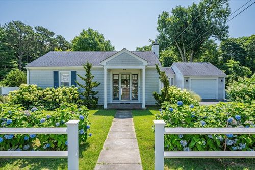 46 Pine St, North Falmouth, MA, 02556-2416 | Card Image